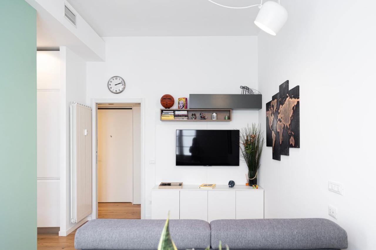 Appartement Elegante Bilocale In De Angeli - Piazzale Siena à Milan Extérieur photo