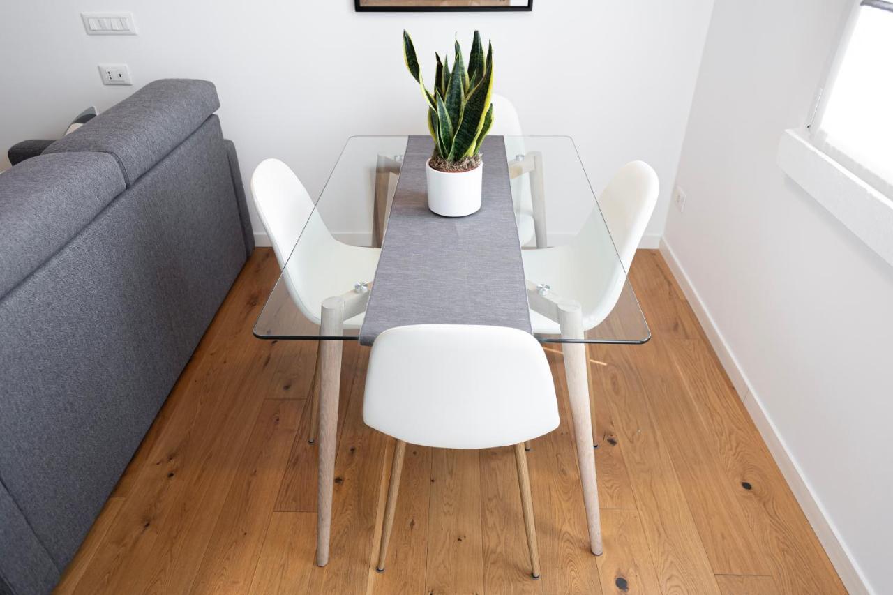 Appartement Elegante Bilocale In De Angeli - Piazzale Siena à Milan Extérieur photo