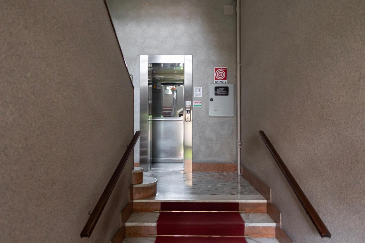 Appartement Elegante Bilocale In De Angeli - Piazzale Siena à Milan Extérieur photo